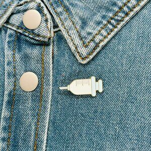 🤩Syringe Metal Gold Plated Enamel Badge Medical Theme Lapel Brooch Pin🤩